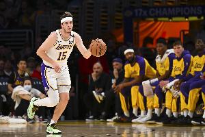 娱乐官网-外线没手感&amp;防守被点名！里夫斯全场16中7&amp;三分6中1拿到18+6+4