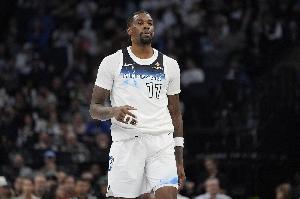 拼尽全力！纳兹-里德13中8空砍全队最高20分 三分6中3